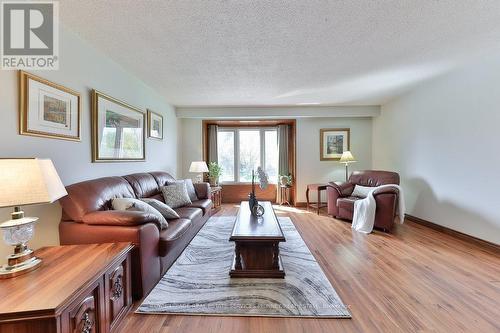 2420 Mainroyal Street, Mississauga, ON - Indoor Photo Showing Living Room
