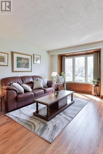 2420 Mainroyal Street, Mississauga, ON - Indoor Photo Showing Living Room