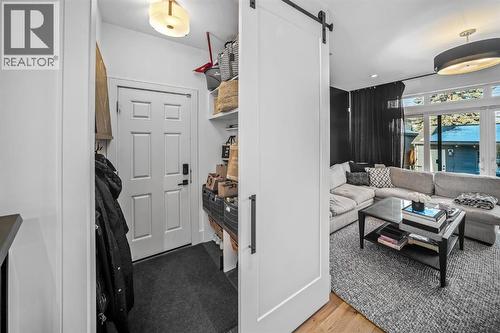 1910 48 Avenue Sw, Calgary, AB - Indoor Photo Showing Other Room