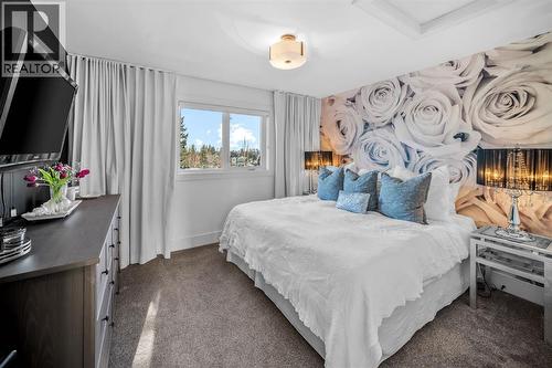 1910 48 Avenue Sw, Calgary, AB - Indoor Photo Showing Bedroom