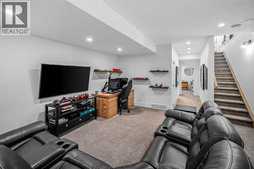 1910 48 Avenue Sw, Calgary, AB - Indoor