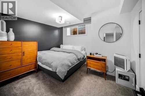 1910 48 Avenue Sw, Calgary, AB - Indoor Photo Showing Bedroom