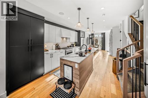 1910 48 Avenue Sw, Calgary, AB - Indoor Photo Showing Kitchen With Upgraded Kitchen