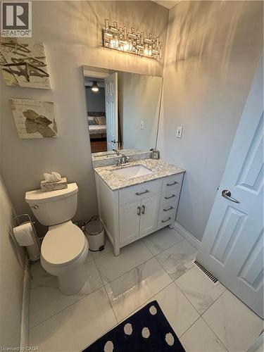 111 Duncairn Crescent, Hamilton, ON - Indoor Photo Showing Bathroom