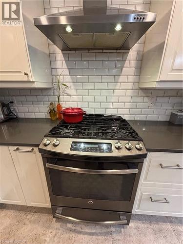 111 Duncairn Crescent, Hamilton, ON - Indoor Photo Showing Kitchen