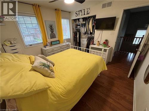 111 Duncairn Crescent, Hamilton, ON - Indoor Photo Showing Bedroom