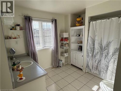 111 Duncairn Crescent, Hamilton, ON - Indoor Photo Showing Bathroom