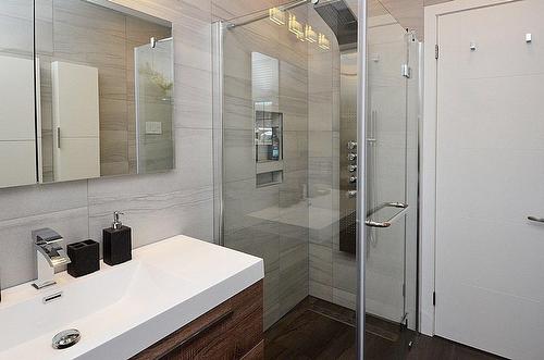 Salle de bains - 60 Rue J.-A.-Tardif, Beaupré, QC - Indoor Photo Showing Bathroom
