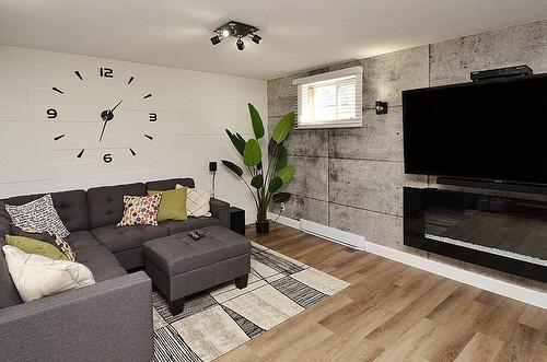 Salle familiale - 60 Rue J.-A.-Tardif, Beaupré, QC - Indoor