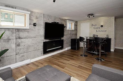 Salle familiale - 60 Rue J.-A.-Tardif, Beaupré, QC - Indoor