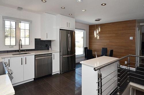 Cuisine - 60 Rue J.-A.-Tardif, Beaupré, QC - Indoor Photo Showing Kitchen With Upgraded Kitchen