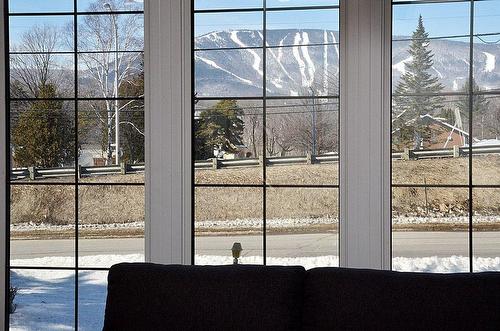 Vue - 60 Rue J.-A.-Tardif, Beaupré, QC - Indoor Photo Showing Other Room