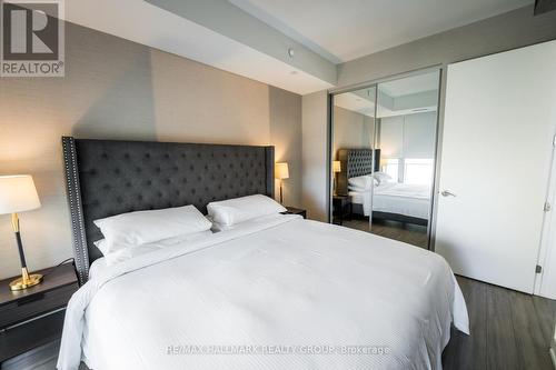 2nd Bedroom with Floor to Ceiling Windows - 1805 - 111 Champagne Avenue, Ottawa, ON - Indoor Photo Showing Bedroom