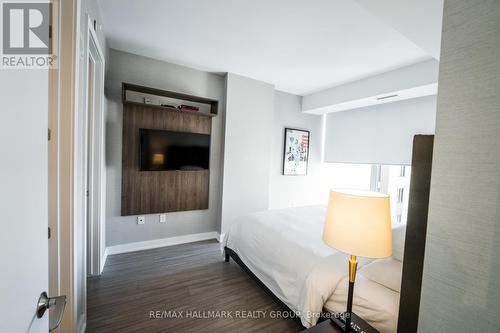 Bedroom with Walk-In Closet and En-Suite Bathroom - 1805 - 111 Champagne Avenue, Ottawa, ON - Indoor