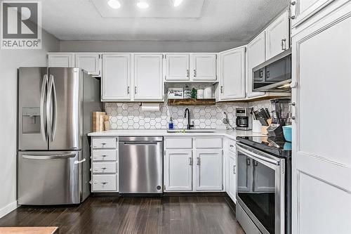 29 Green Meadow Crescent, Strathmore, AB - Indoor Photo Showing Kitchen