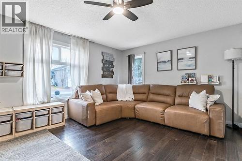 29 Green Meadow Crescent, Strathmore, AB - Indoor Photo Showing Living Room