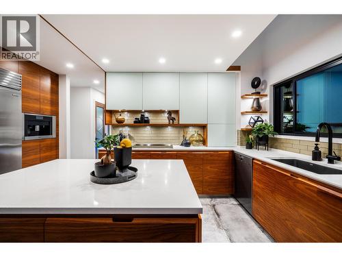 5325 Montiverdi Place, West Vancouver, BC - Indoor Photo Showing Kitchen