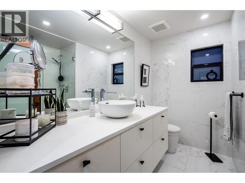 5325 Montiverdi Place, West Vancouver, BC - Indoor Photo Showing Bathroom