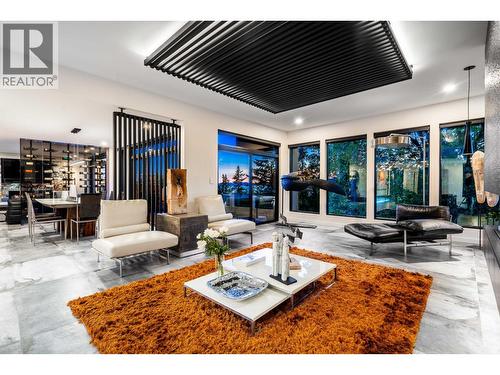 5325 Montiverdi Place, West Vancouver, BC - Indoor Photo Showing Living Room