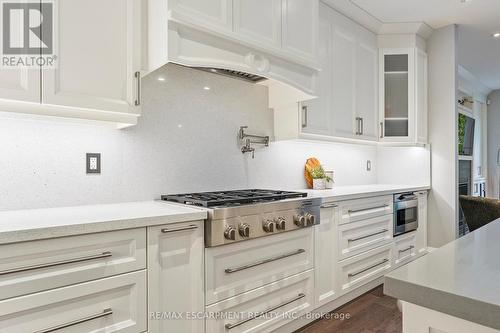 24 Cayuga Avenue, Mississauga, ON - Indoor Photo Showing Kitchen With Upgraded Kitchen