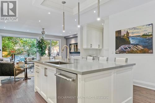 24 Cayuga Avenue, Mississauga, ON - Indoor Photo Showing Kitchen With Upgraded Kitchen