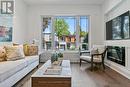24 Cayuga Avenue, Mississauga, ON  - Indoor Photo Showing Living Room 