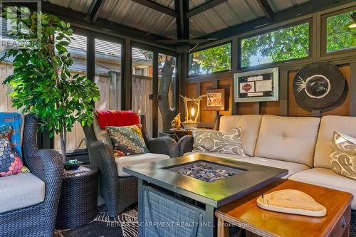 24 Cayuga Avenue, Mississauga, ON - Indoor Photo Showing Living Room