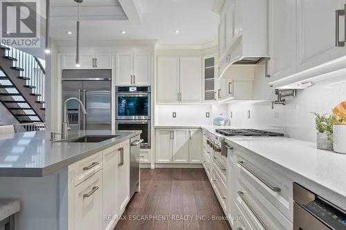 24 Cayuga Avenue, Mississauga, ON - Indoor Photo Showing Kitchen With Upgraded Kitchen