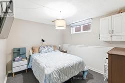 Lower apartment bedroom - 