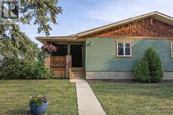 5422 49 Avenue  Lacombe, AB T4L 1S6