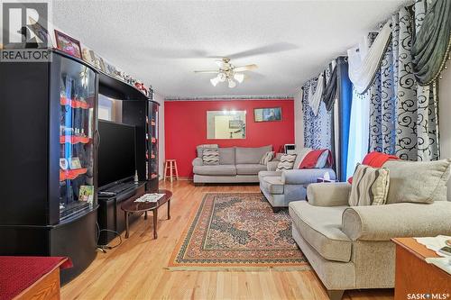 4111 Mcphail Avenue, Regina, SK - Indoor Photo Showing Living Room