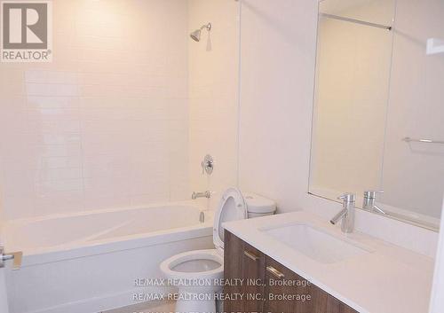 1501 - 30 Roehampton Avenue, Toronto, ON - Indoor Photo Showing Bathroom