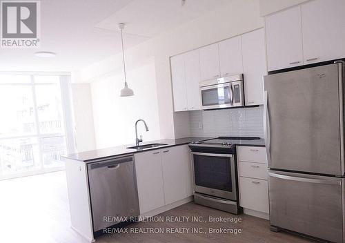 1501 - 30 Roehampton Avenue, Toronto, ON - Indoor Photo Showing Kitchen