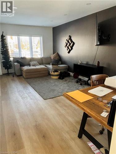 31 Weir Street S, Hamilton, ON - Indoor Photo Showing Living Room