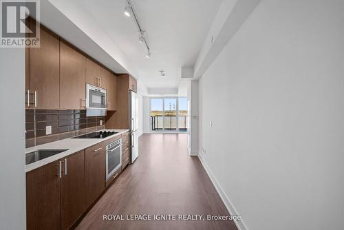 906 - 2550 Simcoe Street N, Oshawa, ON - Indoor Photo Showing Kitchen