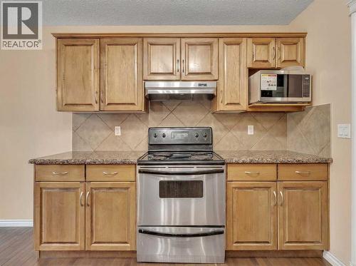 Range - 60 Sherwood Way Nw, Calgary, AB - Indoor Photo Showing Kitchen