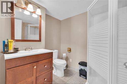 1812 Vicky Circle, Windsor, ON - Indoor Photo Showing Bathroom
