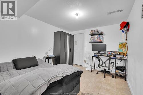 1812 Vicky Circle, Windsor, ON - Indoor Photo Showing Bedroom