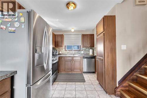 1812 Vicky Circle, Windsor, ON - Indoor Photo Showing Kitchen