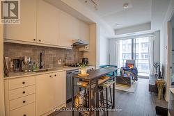 711 - 9 TECUMSETH STREET  Toronto, ON M5V 3G4