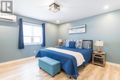 550 Second Avenue, Tay, ON - Indoor Photo Showing Bedroom