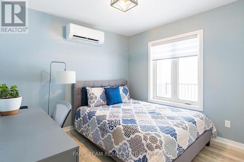 550 Second Avenue, Tay, ON - Indoor Photo Showing Bedroom