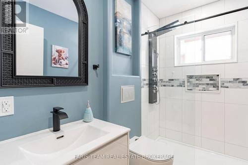 550 Second Avenue, Tay, ON - Indoor Photo Showing Bathroom