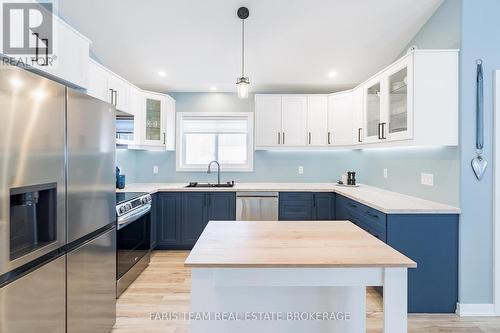 550 Second Avenue, Tay, ON - Indoor Photo Showing Kitchen With Upgraded Kitchen