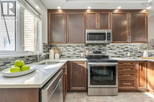 Lots of counter space - 2542 Gottingen Street, Halifax, NS - Indoor Photo Showing Kitchen With Upgraded Kitchen