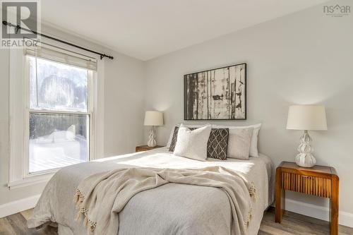 Comfortable & offering quiet retreat - 2542 Gottingen Street, Halifax, NS - Indoor Photo Showing Bedroom