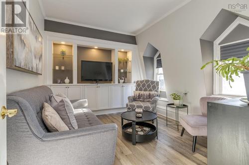 Welcoming space to relax - 2542 Gottingen Street, Halifax, NS - Indoor Photo Showing Living Room