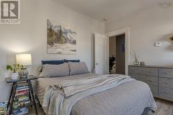 Upper unit primary bedroom - 