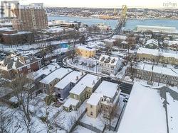 Quick access to Macdonald Bridge - 