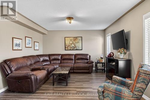 1403 Ireland Drive, Peterborough (Monaghan Ward 2), ON - Indoor Photo Showing Living Room